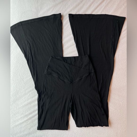 Aerie Offline Crossover Flare Leggings - Picture 1 of 3